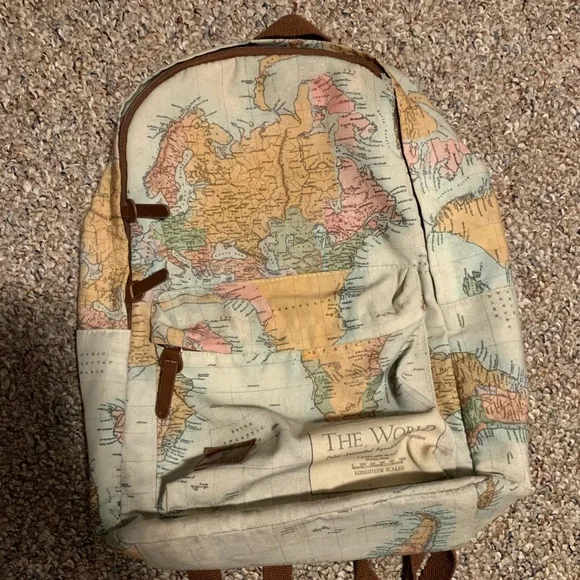 World Map Backpack 🌎 - Picture 3 of 7